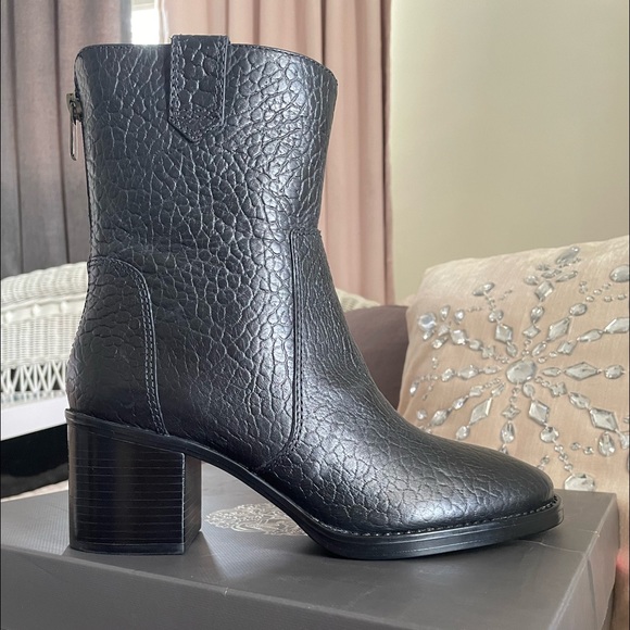 Vince Camuto Black Casual Zanilla Boots 